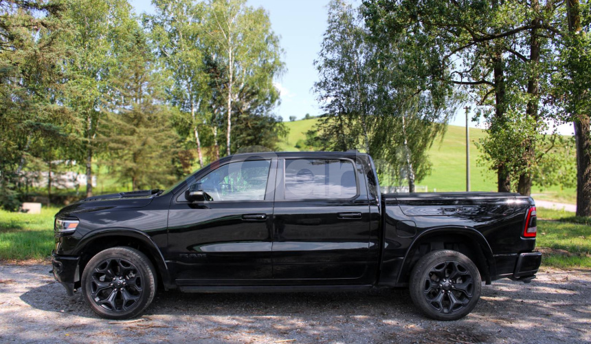 Dodge RAM 1500 5.7 HEMI Limited Black edition