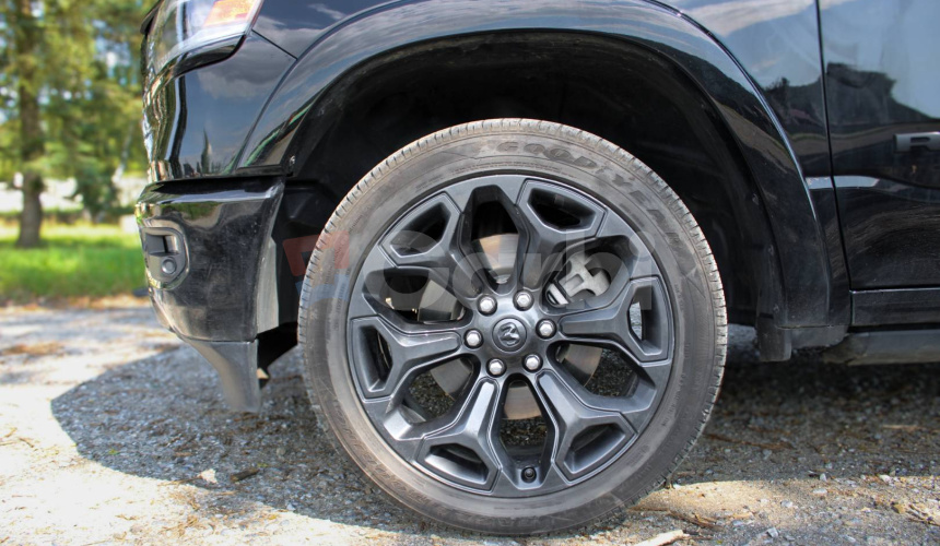 Dodge RAM 1500 5.7 HEMI Limited Black edition