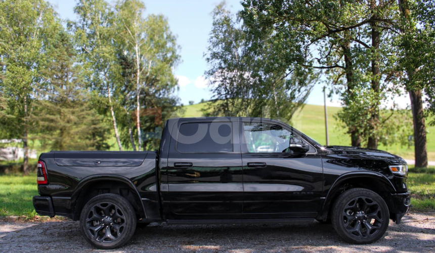 Dodge RAM 1500 5.7 HEMI Limited Black edition
