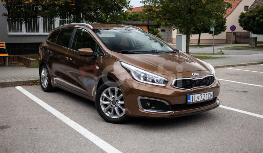 KIA Cee'd SW 1.6 GDi Silver