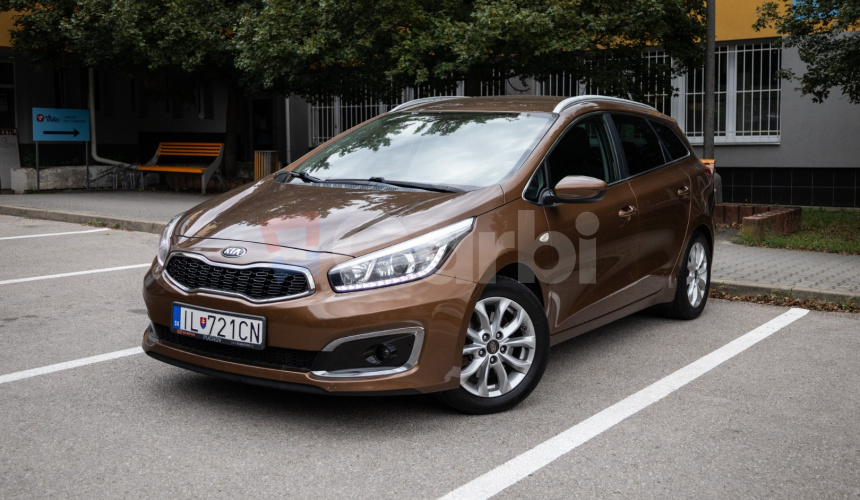 KIA Cee'd SW 1.6 GDi Silver