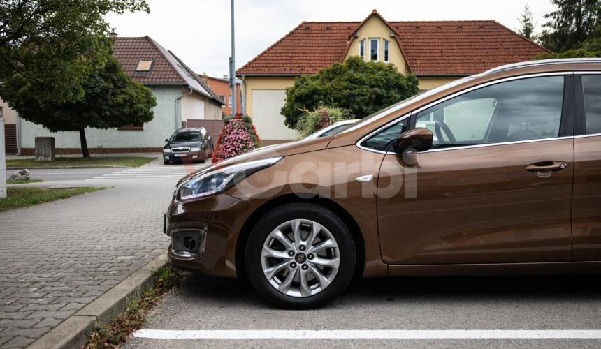 KIA Cee'd SW 1.6 GDi Silver