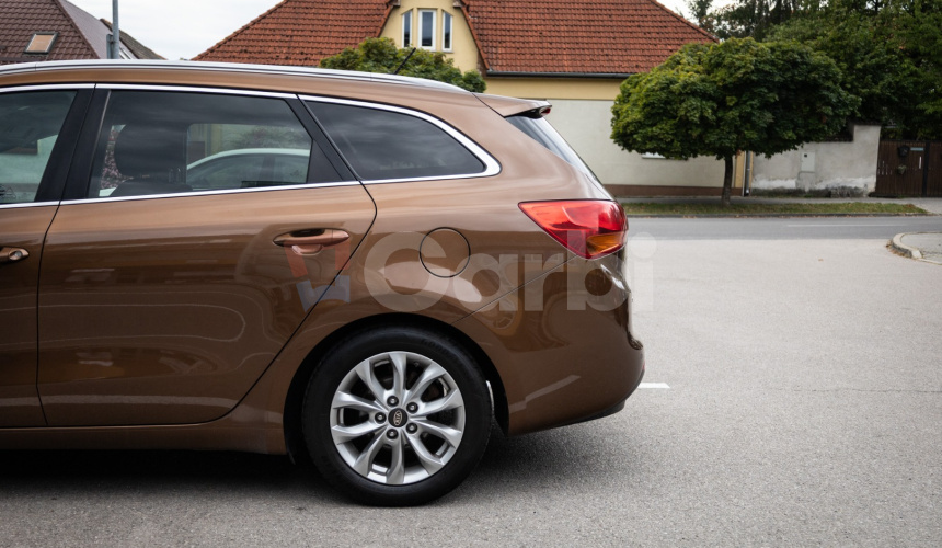 KIA Cee'd SW 1.6 GDi Silver