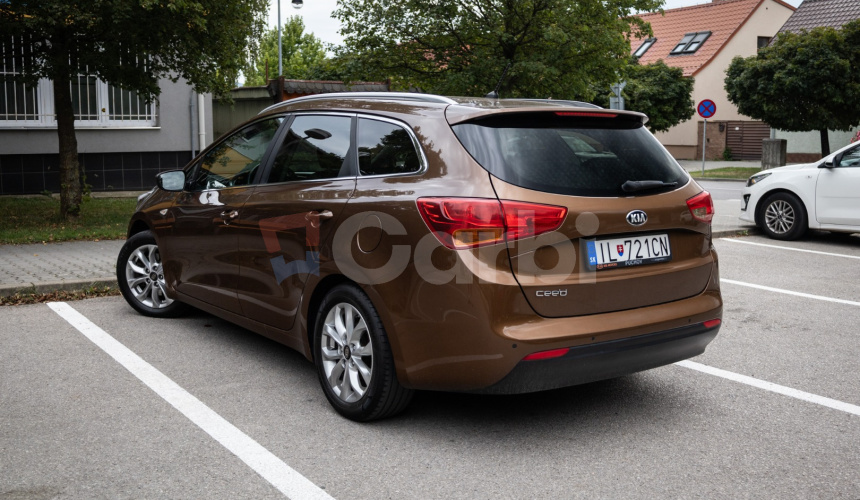 KIA Cee'd SW 1.6 GDi Silver