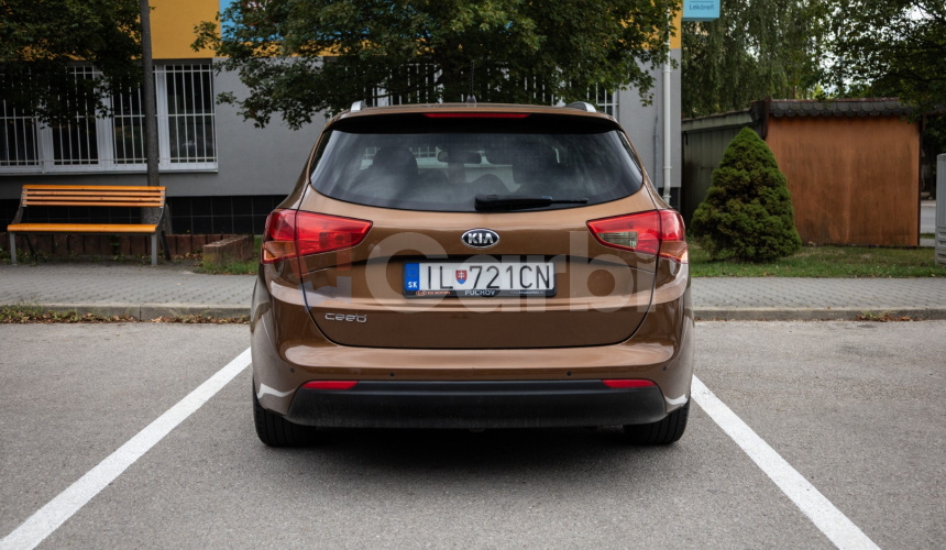 KIA Cee'd SW 1.6 GDi Silver