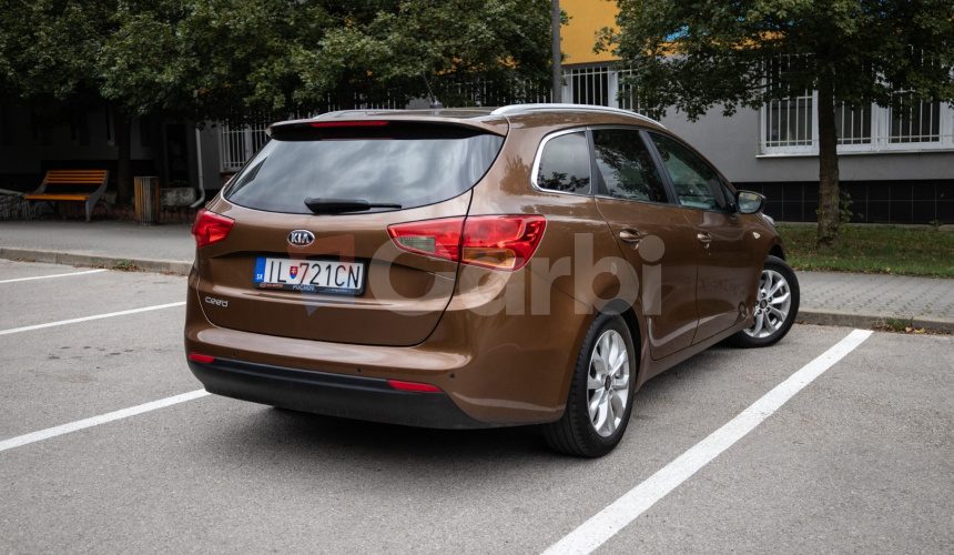 KIA Cee'd SW 1.6 GDi Silver
