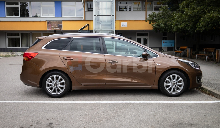 KIA Cee'd SW 1.6 GDi Silver