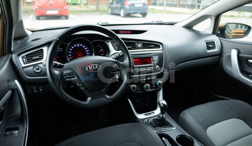 KIA Cee'd SW 1.6 GDi Silver
