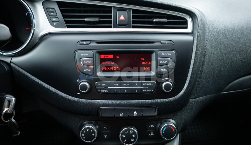 KIA Cee'd SW 1.6 GDi Silver