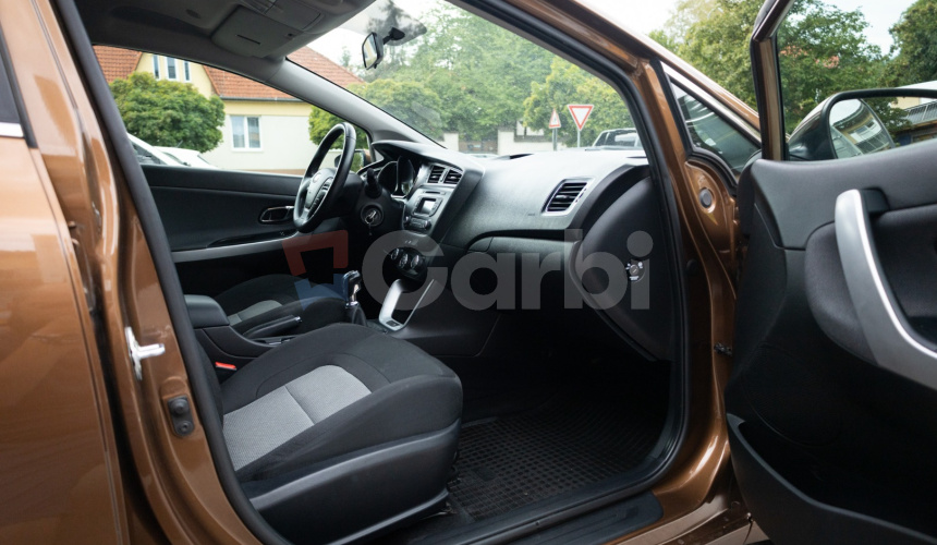 KIA Cee'd SW 1.6 GDi Silver