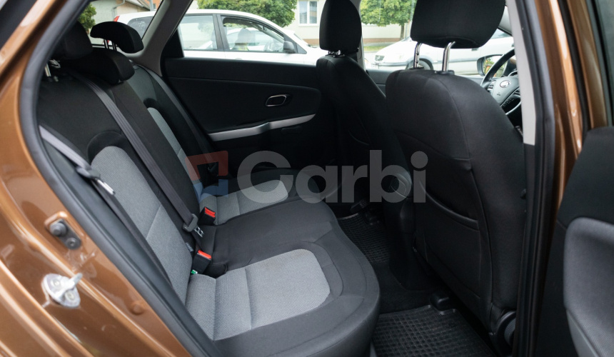 KIA Cee'd SW 1.6 GDi Silver