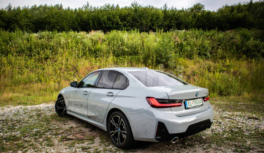 BMW Rad 3 330e PHEV A/T sedan