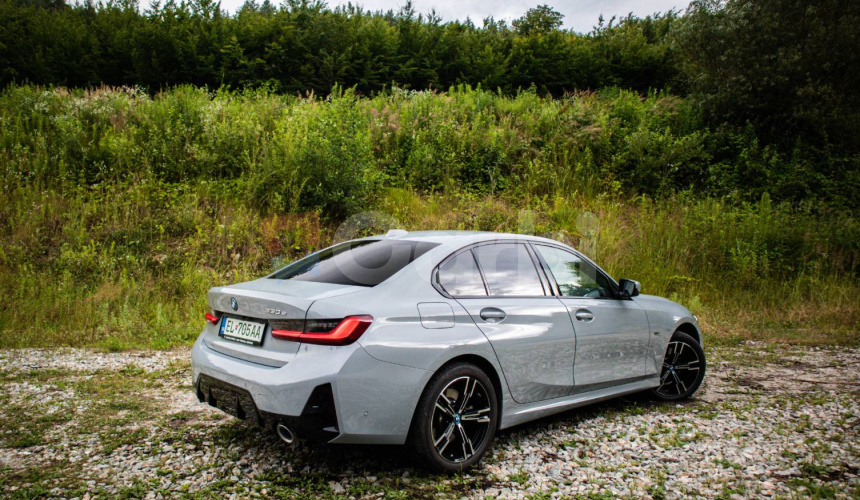 BMW Rad 3 330e PHEV A/T sedan