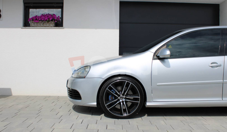 Volkswagen Golf R32 3.2 V6 4-Motion 184kW, M6 5d.