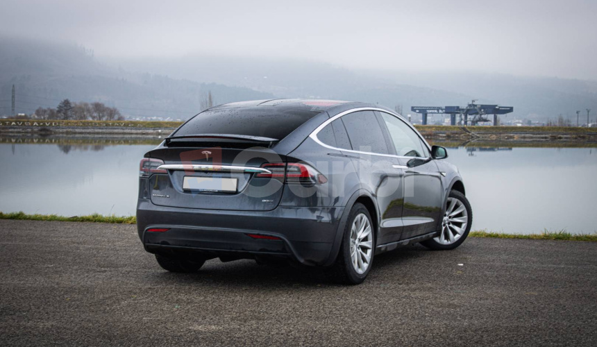 Tesla Model X 90D Premium 7-miestne, Free Supercharger SC01, Carbon, ťažné, odpočet DPH