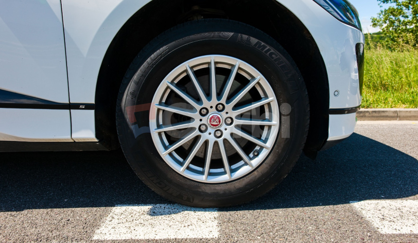 Jaguar I-Pace EV400 AWD 4x4 294kw 400 HP 90 kWh batéria
