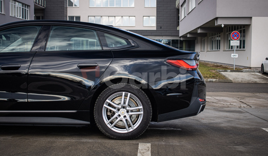 BMW i4 eDrive 40 SOH 95%, Nelakované, HUD, Harman, Odvetrávané sedadlá, DPH