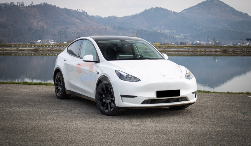 Tesla Model Y Long Range Ryzen, R20, SOH 92%, nelakované, Matrix, 4x dvojité sklá, DPH