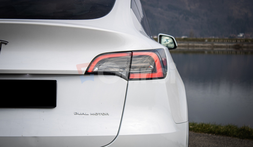 Tesla Model Y Long Range Ryzen, R20, SOH 92%, nelakované, Matrix, 4x dvojité sklá, DPH