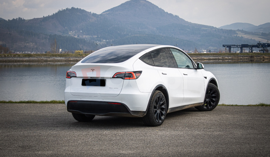 Tesla Model Y Long Range Ryzen, R20, SOH 92%, nelakované, Matrix, 4x dvojité sklá, DPH