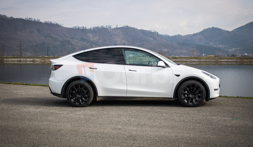 Tesla Model Y Long Range Ryzen, R20, SOH 92%, nelakované, Matrix, 4x dvojité sklá, DPH