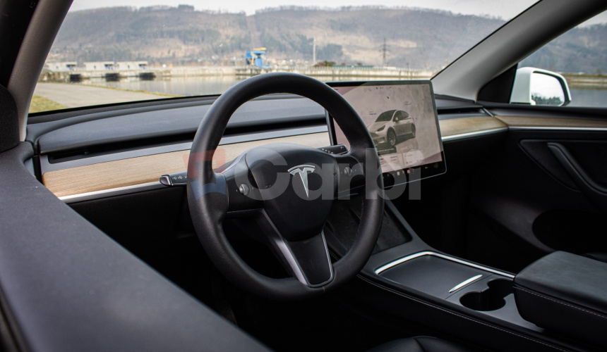 Tesla Model Y Long Range Ryzen, R20, SOH 92%, nelakované, Matrix, 4x dvojité sklá, DPH