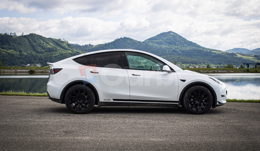 Tesla Model Y Long Range Ryzen, R20, SOH 92%, nelakované, Matrix, 4x dvojité sklá, DPH
