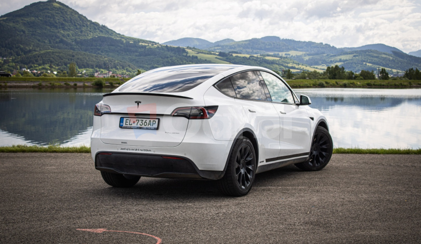 Tesla Model Y Long Range Ryzen, R20, SOH 92%, nelakované, Matrix, 4x dvojité sklá, DPH