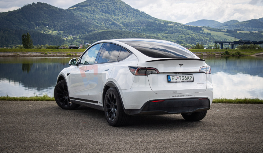 Tesla Model Y Long Range Ryzen, R20, SOH 92%, nelakované, Matrix, 4x dvojité sklá, DPH