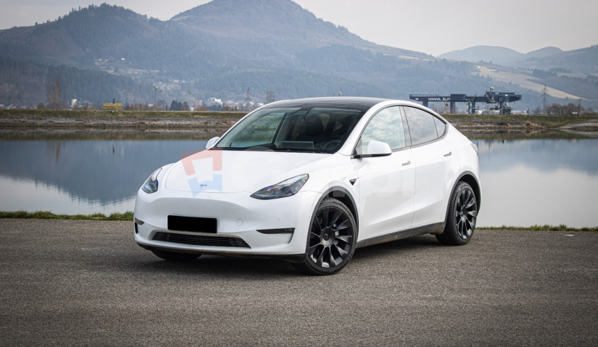 Tesla Model Y Long Range Ryzen, R20, SOH 92%, nelakované, Matrix, 4x dvojité sklá, DPH