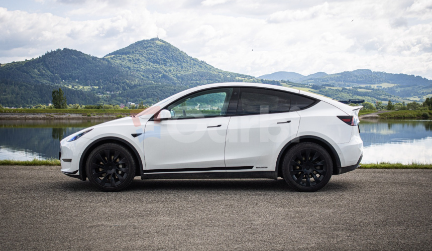 Tesla Model Y Long Range Ryzen, R20, SOH 92%, nelakované, Matrix, 4x dvojité sklá, DPH