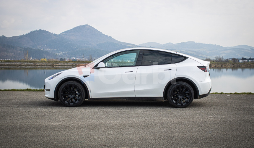 Tesla Model Y Long Range Ryzen, R20, SOH 92%, nelakované, Matrix, 4x dvojité sklá, DPH