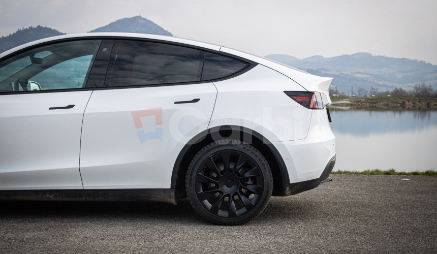 Tesla Model Y Long Range Ryzen, R20, SOH 92%, nelakované, Matrix, 4x dvojité sklá, DPH