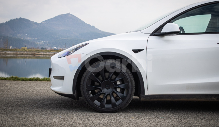 Tesla Model Y Long Range Ryzen, R20, SOH 92%, nelakované, Matrix, 4x dvojité sklá, DPH