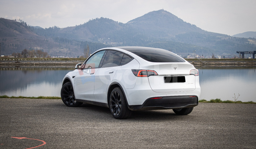 Tesla Model Y Long Range Ryzen, R20, SOH 92%, nelakované, Matrix, 4x dvojité sklá, DPH