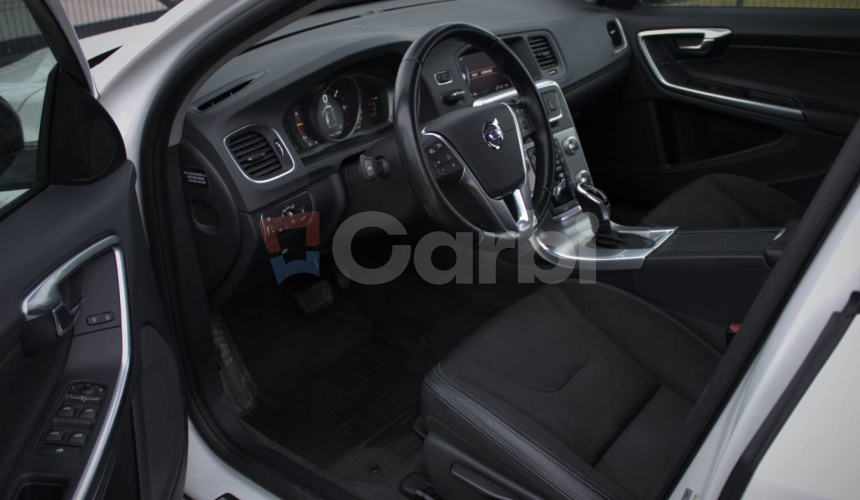 Volvo V60 CC D4 2.4L Momentum Geartronic AWD