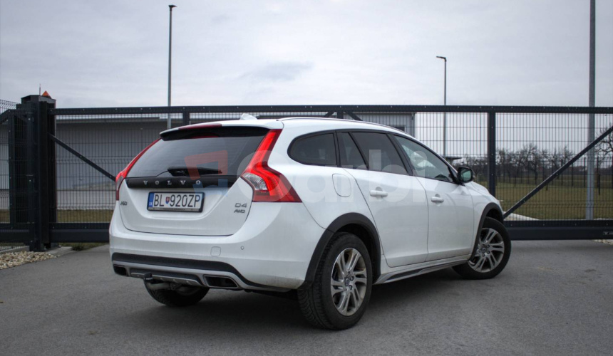 Volvo V60 CC D4 2.4L Momentum Geartronic AWD
