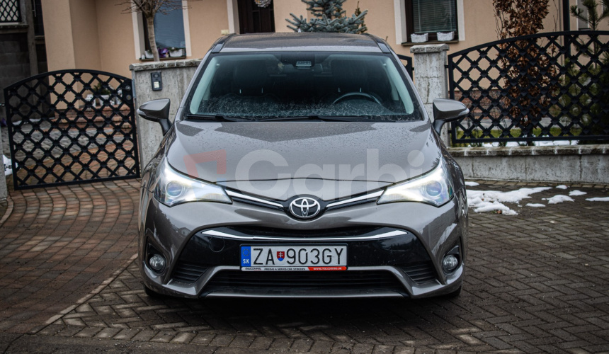Toyota Avensis Combi 2.0 D-4D S&S Executive, Slovenské, pravidelný servis, kamera
