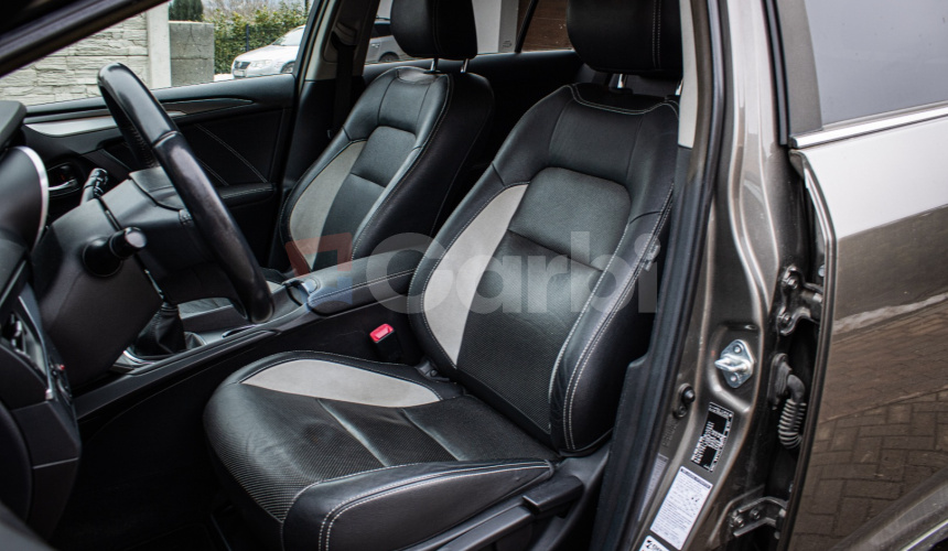 Toyota Avensis Combi 2.0 D-4D S&S Executive, Slovenské, pravidelný servis, kamera