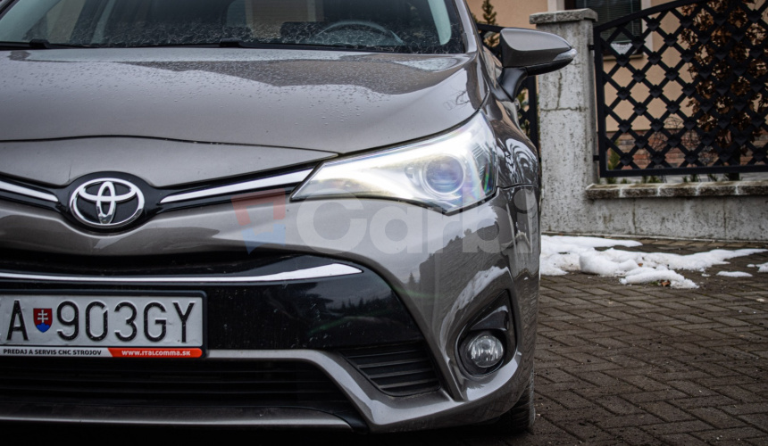 Toyota Avensis Combi 2.0 D-4D S&S Executive, Slovenské, pravidelný servis, kamera