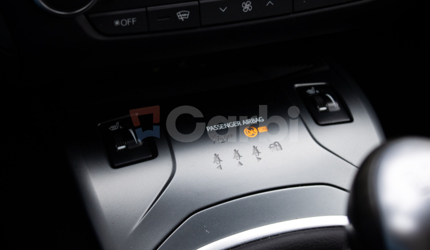 Toyota Avensis Combi 2.0 D-4D S&S Executive, Slovenské, pravidelný servis, kamera