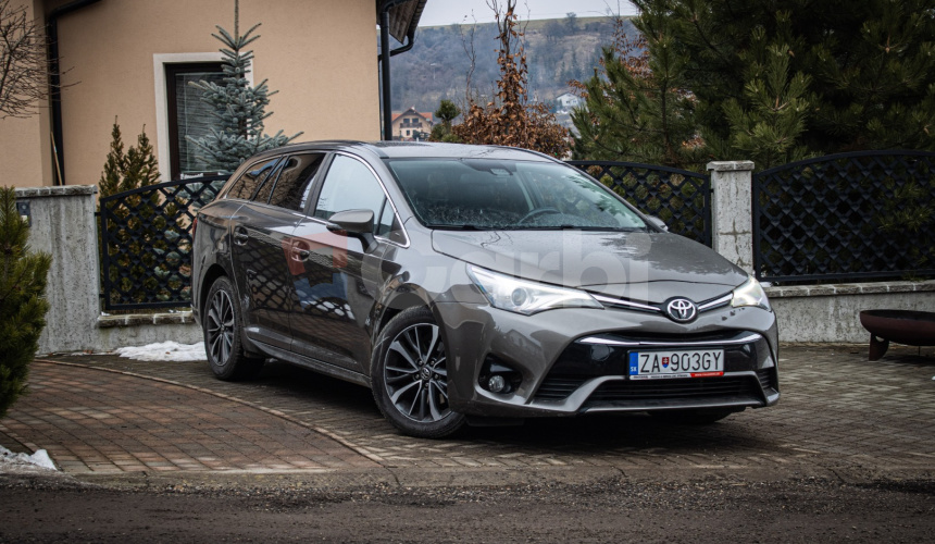 Toyota Avensis Combi 2.0 D-4D S&S Executive, Slovenské, pravidelný servis, kamera