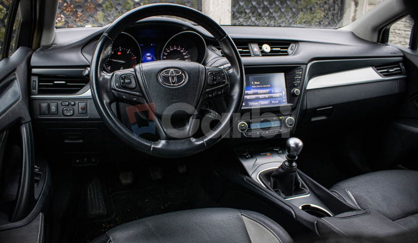 Toyota Avensis Combi 2.0 D-4D S&S Executive, Slovenské, pravidelný servis, kamera