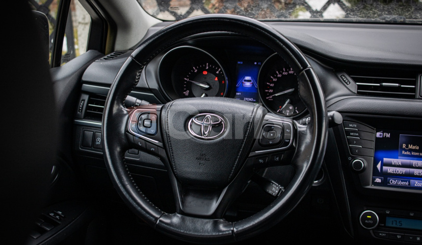 Toyota Avensis Combi 2.0 D-4D S&S Executive, Slovenské, pravidelný servis, kamera