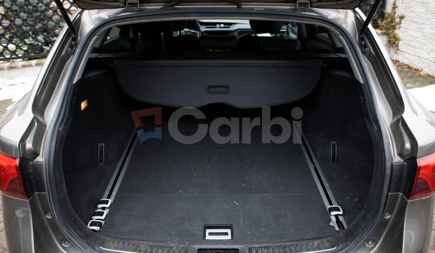 Toyota Avensis Combi 2.0 D-4D S&S Executive, Slovenské, pravidelný servis, kamera