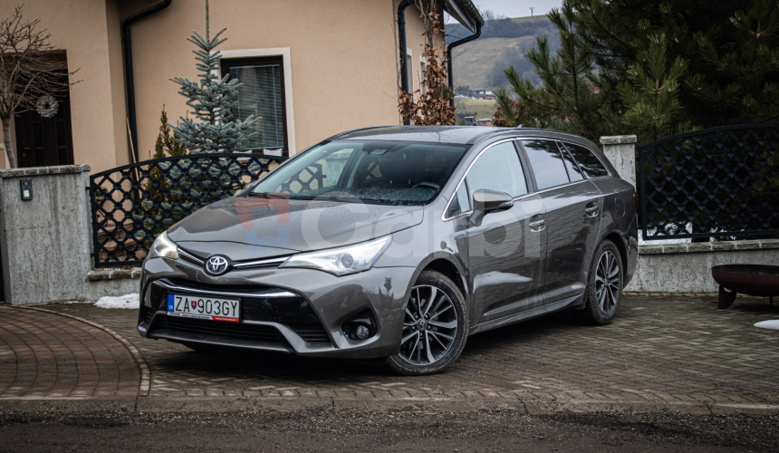 Toyota Avensis Combi 2.0 D-4D S&S Executive, Slovenské, pravidelný servis, kamera