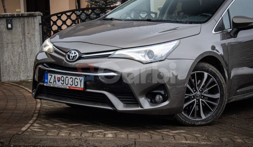 Toyota Avensis Combi 2.0 D-4D S&S Executive, Slovenské, pravidelný servis, kamera