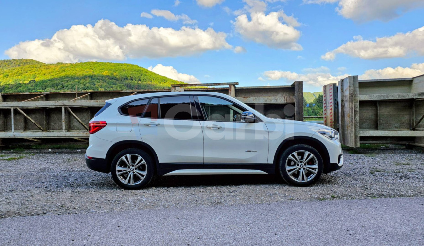 BMW X1 sDrive 18d Sport Line A/T