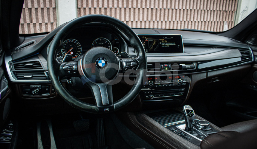 BMW X5 30d xDrive Mpacket, Webasto, nočné, harman, LED, ťažné, 360, softclose