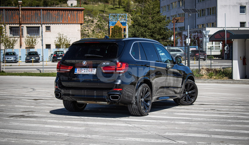 BMW X5 30d xDrive Mpacket, Webasto, nočné, harman, LED, ťažné, 360, softclose